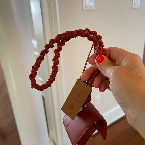 Forget Me Not AirPods Case by Loro Piana - Picture 4 of 4